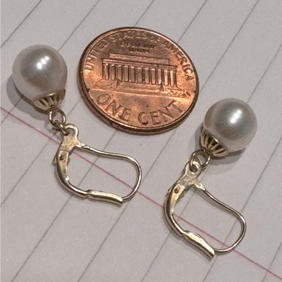 Cultured pearls and 14k gold lever back earrings - Picture 2 of 4